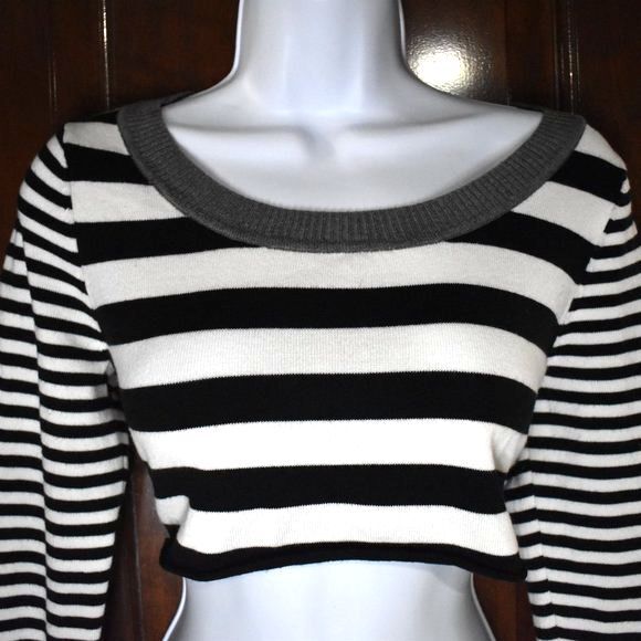 Striped Cropped Long Sleeve Sweater Size Small Soft Comfy - Picture 6 of 10